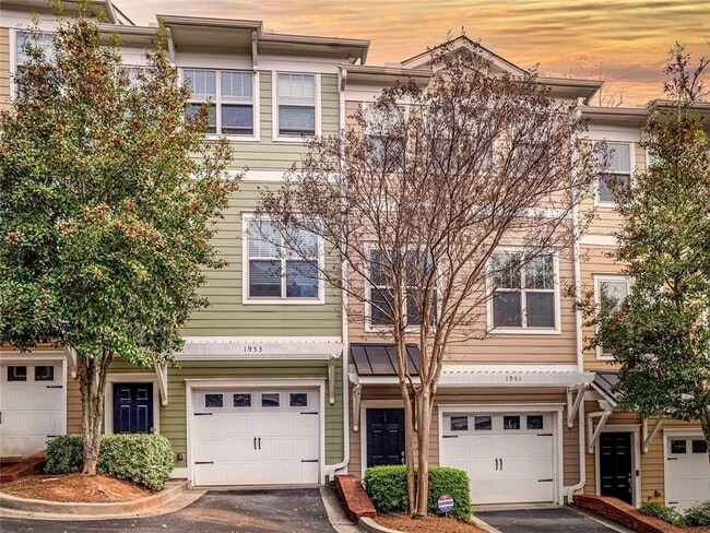 1953 Sterling Oaks Cir NE