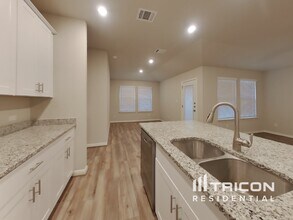 13530 Paxton Blvd in Saint Hedwig, TX - Building Photo - Building Photo