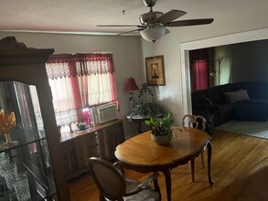 210 Woodbine Ave, Unit Second floor in Syracuse, NY - Foto de edificio - Building Photo