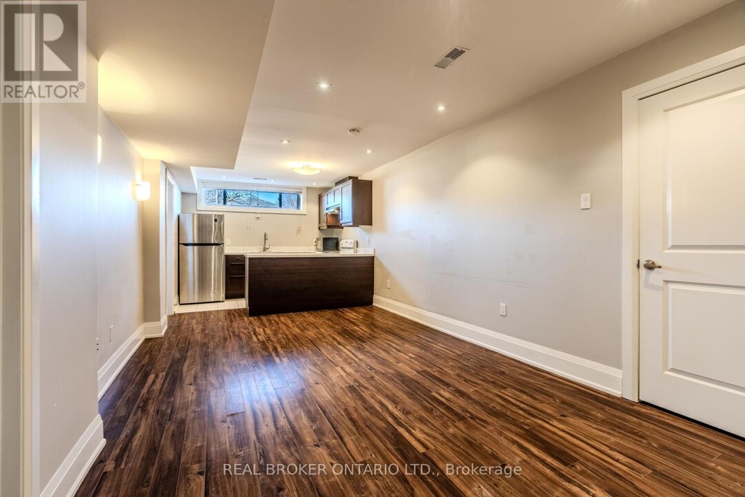 45 Clifton Ave in Toronto, ON - Building Photo