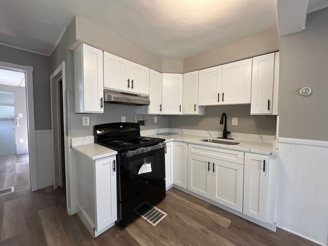 109-111-111 S Walnut St in Slatington, PA - Building Photo - Building Photo