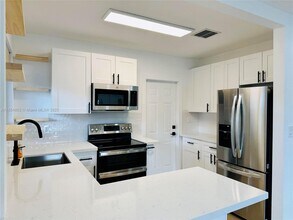 12225 NW 17th Pl in Miami, FL - Building Photo - Building Photo