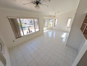 2504 Sunup Dr in Las Vegas, NV - Building Photo - Building Photo