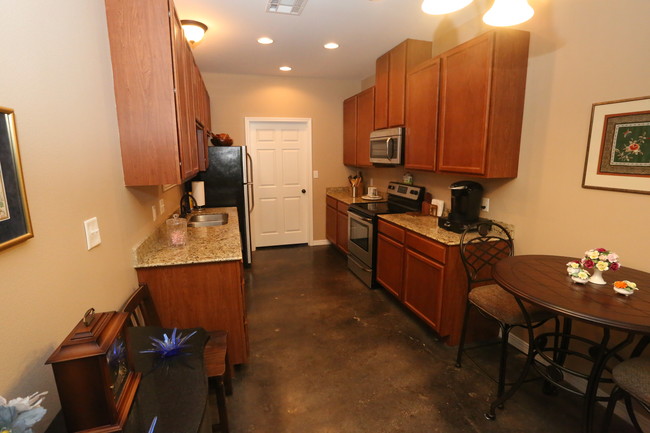 Cypress Bend Duplex -1972 Arkansas rd in West Monroe, LA - Building Photo - Interior Photo