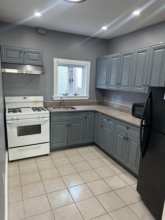 131 David St-Unit -1 in New Bedford, MA - Foto de edificio