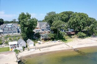 55 Shore Rd in Clinton, CT - Building Photo