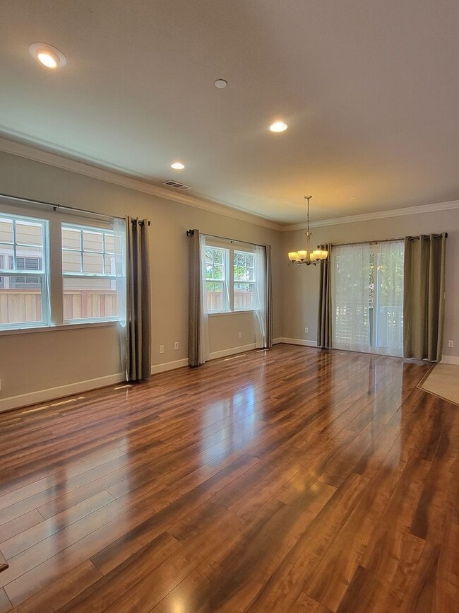 937 Martin Cir in Petaluma, CA - Building Photo - Building Photo