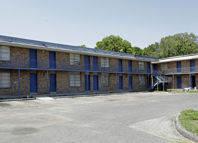 Timber Pines Apartments in Memphis, TN - Foto de edificio - Building Photo