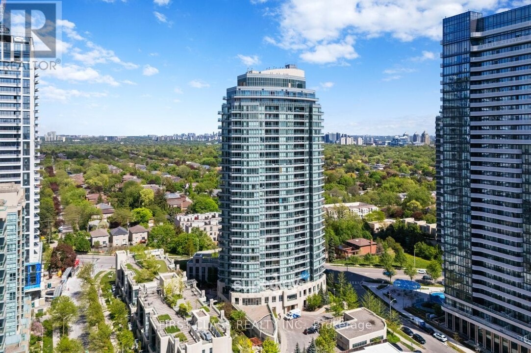 18 Holmes Ave in Toronto, ON - Building Photo