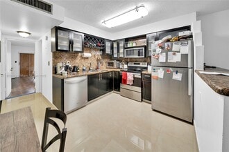 4011 Meridian Ave in Miami Beach, FL - Building Photo - Building Photo