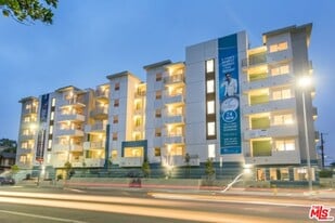 436 Virgil Ave in Los Angeles, CA - Building Photo