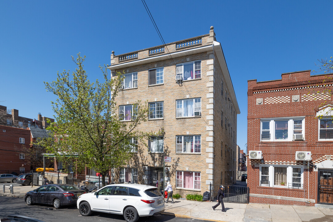 Multi Units Apartment Building in Corona, NY - Building Photo