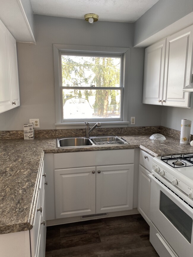 221 W Elm St