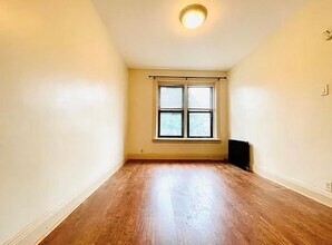 62-16 Myrtle Ave in Queens, NY - Building Photo - Building Photo