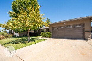 6536 N Woodrow Ave in Fresno, CA - Building Photo