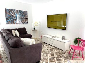 4615 N Miami Ave-Unit -U in Miami, FL - Building Photo - Building Photo