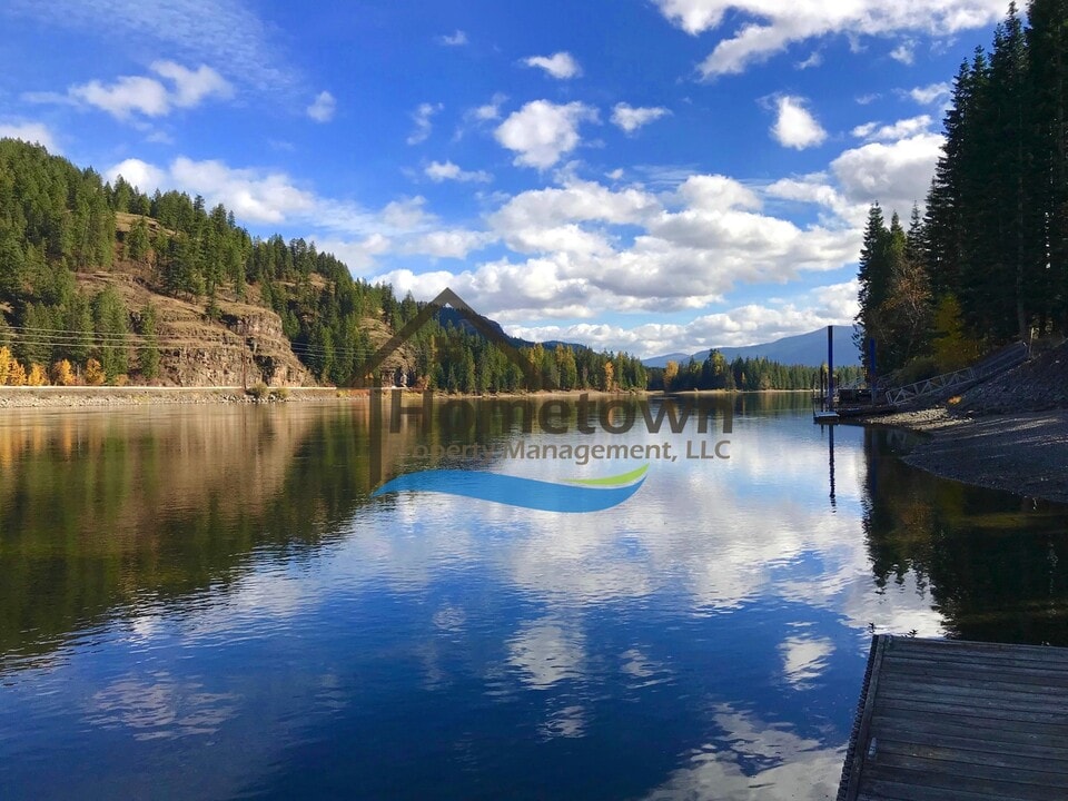 387 N River Lake Dr in Clark Fork, ID - Building Photo