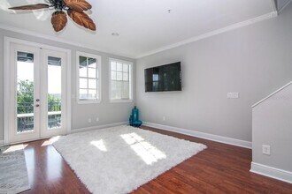 1426 Harbour Walk Rd in Tampa, FL - Building Photo - Building Photo