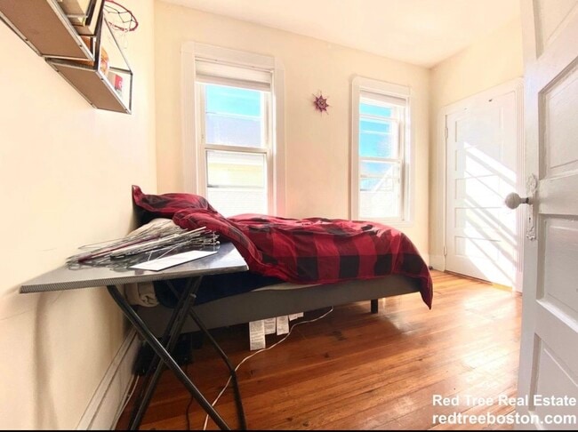 756 Saratoga St, Unit 756 Saratoga st East Bost in Boston, MA - Foto de edificio - Building Photo