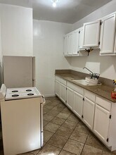 2041 N Vermont Ave in Los Angeles, CA - Building Photo - Building Photo