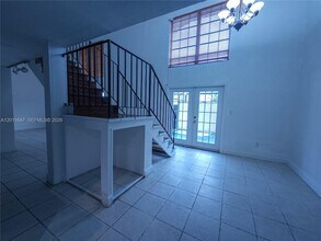 10907 N Kendall Dr in Miami, FL - Building Photo - Building Photo