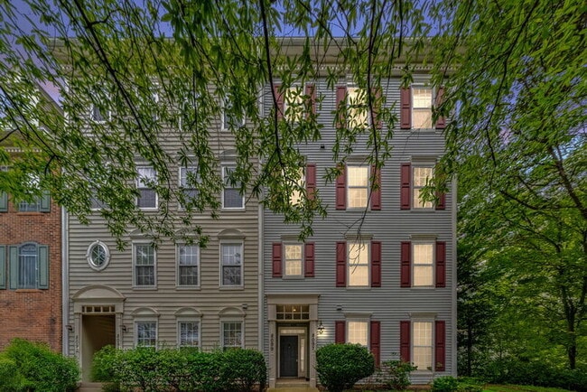 8099 Gatehouse Rd in Falls Church, VA - Building Photo - Building Photo