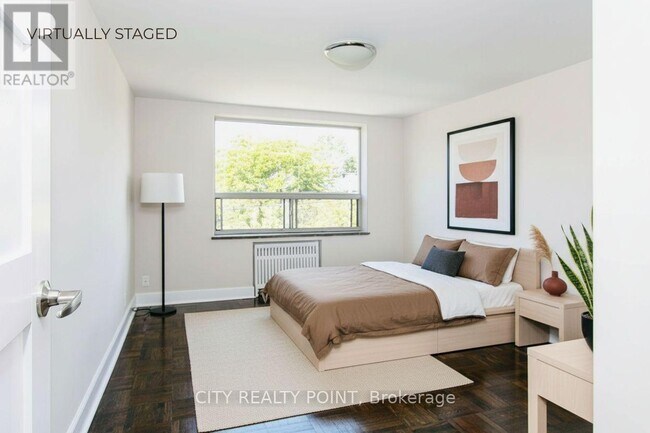 property at 990 Avenue Rd