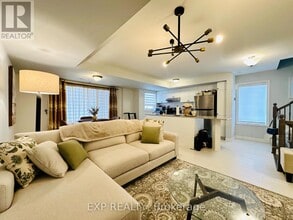 545 Takamose Private in Ottawa, ON - Building Photo - Building Photo