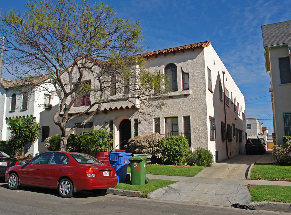 350 N Genesee Ave in Los Angeles, CA - Building Photo