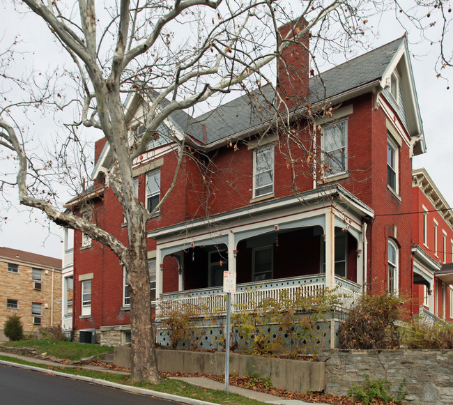 803 Purcell Ave in Cincinnati, OH - Foto de edificio - Building Photo