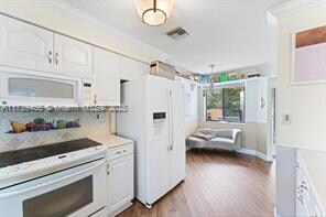 9343 Chelsea Dr N in Plantation, FL - Building Photo