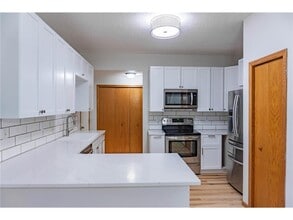 1122 Crystal Pl W in Chaska, MN - Building Photo - Building Photo