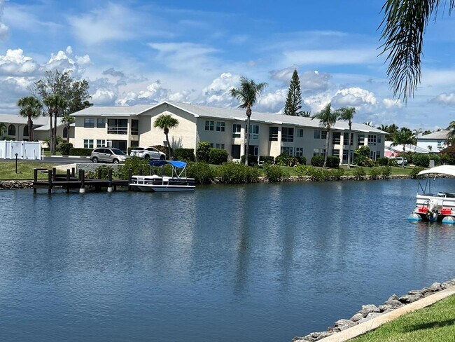 1860 Robalo Dr, Unit 3 in Vero Beach, FL - Building Photo - Building Photo