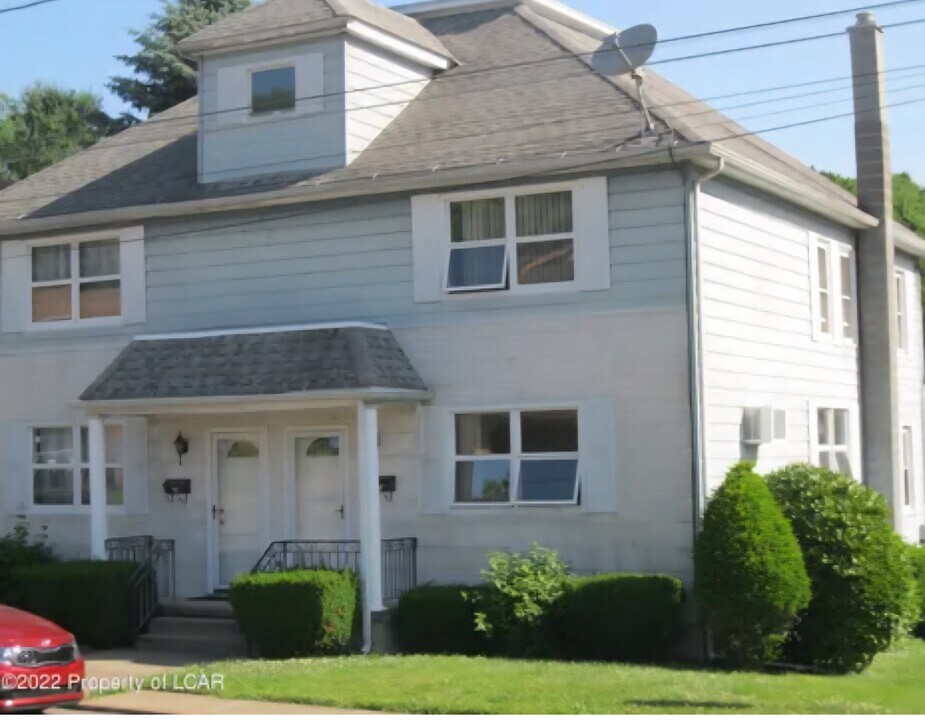 27 E Coal St, Unit 27 EAST COAL STREET in Yatesville, PA - Foto de edificio