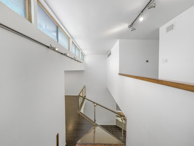 property at 3407 Roseland St