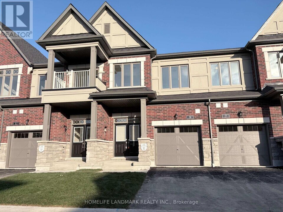9 Harvey Bunker Cres in Markham, ON - Building Photo