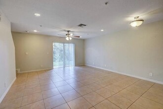 5273 SE Jennings Ln in Stuart, FL - Foto de edificio - Building Photo