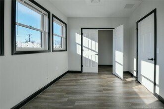 77 Whiting St in Plainville, CT - Building Photo - Building Photo
