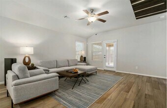 205 Cresta Cv Ct in Montgomery, TX - Building Photo - Building Photo