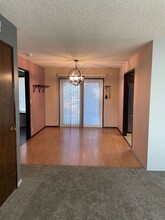 8630 Hillcrest Dr NE in Moses Lake, WA - Foto de edificio - Building Photo