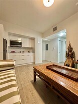 1611 Meridian Ave in Miami Beach, FL - Building Photo