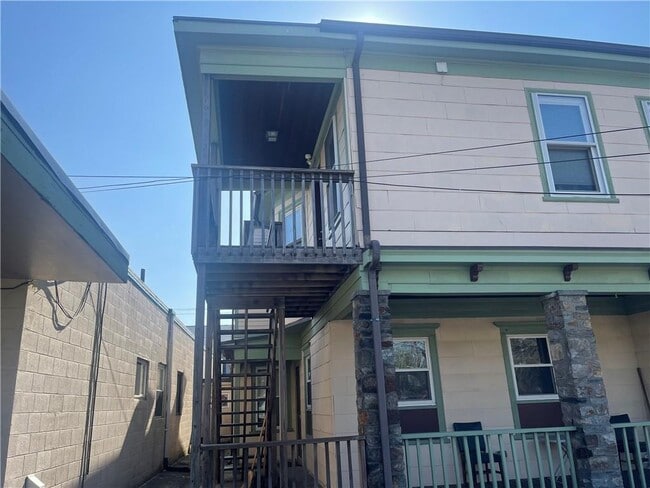 585 Main St in East Greenwich, RI - Building Photo - Building Photo