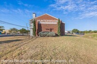 225 Londonderry Dr photo'