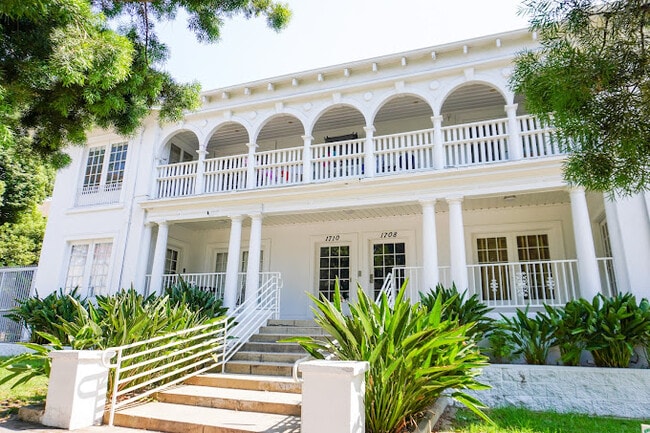 property at 1708 N Gramercy Pl
