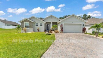 1095 Woodland Oaks Dr in Lakeland, FL - Building Photo