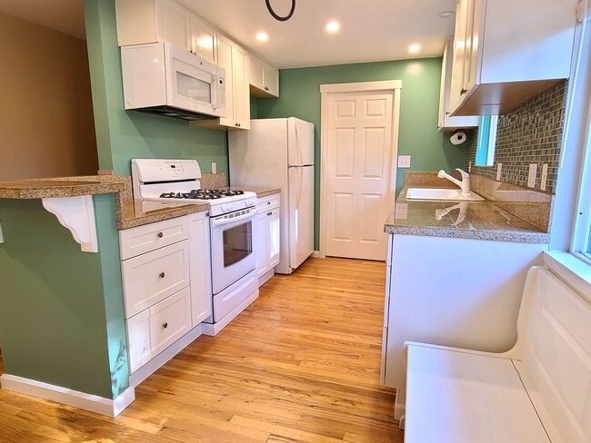 11201 NE 112th St in Kirkland, WA - Building Photo - Building Photo