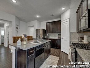4047 Legend Meadows in New Braunfels, TX - Building Photo - Building Photo