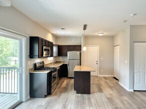 811 E Main St in East Dundee, IL - Building Photo - Building Photo