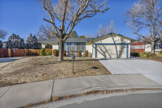 3325 Saratoga Ct in Sparks, NV - Building Photo - Building Photo