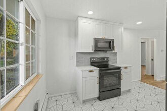 2011 Woodburn St in Colorado Springs, CO - Building Photo - Building Photo